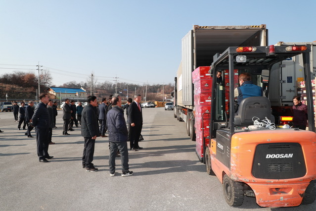 ▲ 예천사과는 지난 연말부터 이번까지 총 127톤 3억4000여만 원이 수출됐고, 우수한 품질로 인정받은 예천사과의 수출이 앞으로 큰 폭으로 늘어 갈 것으로 전망된다.ⓒ예천군