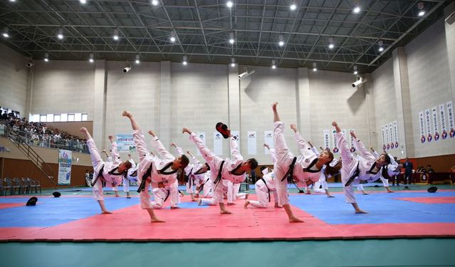 ▲ 6부터 15일까지 10일간 안산시청 태권도실업팀, 경희대학교 태권도선수단 등 20개팀 320여명이 태권도 동계전지훈련을 위해 성주군을 방문한다. 사진은 성주에서 열린 경북도지사기 태권도대회 당시 모습.ⓒ성주군