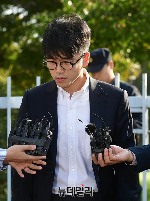 ▲ 마약류 관리에 관한 법률 위반 혐의로 구속 기속된 이선호 씨가 지난 10월 24일 오후 인천지방법원에서 열린 1심 선고 공판에서 집행유예 4년을 선고 받고, 구속 48일 만에 구치소를 나서고 있다.ⓒ뉴데일리 정상윤 기자