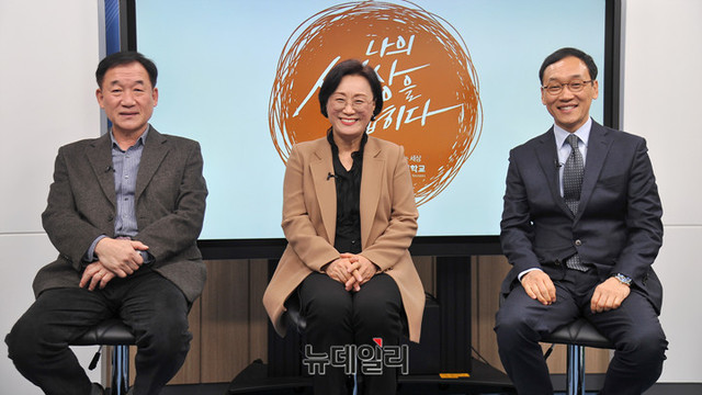 ▲ 왼쪽부터 사이버한국외대 임영호 베트남·인도네시아학부장, 김수진 스페인어학부장, 최창수 지방 행정·의회학과장. ⓒ이기륭 기자