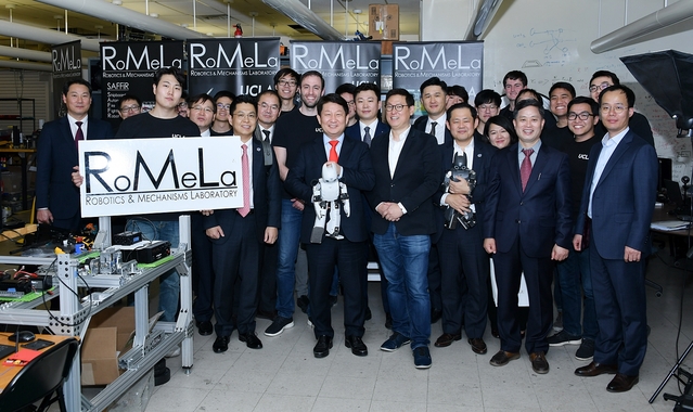 ▲ 대구시가 6일 미국 라스베이거스 ‘CES 2020 전시회’ 참가에 앞서 세계적인 로봇공학자 데니스 홍 연구소장이 이끄는 미국 캘리포니아대학 로스앤젤레스 캠퍼스(이하 UCLA) 산하 로멜라(RoMeLa)연구소를 방문했다.ⓒ대구시