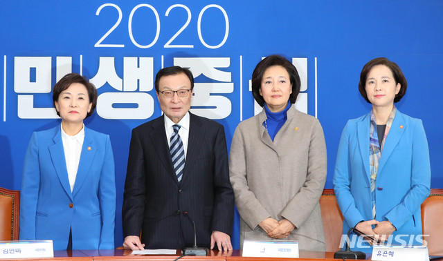 ▲ 더불어민주당이 김현미 국토교통부 장관과 유은혜 교육부장관의 불출마 선언으로 대체 인물을 찾고 있다. 민주당은 고민정 청와대 대변인과 김대중 전 대통령의 차남 김홍걸 대표상임의장을 일산 지역 여론조사에 포함시켜 예비 조사를 벌였다. ⓒ뉴시스