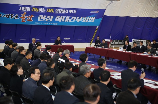 ▲ 포항시가 7일 도시재생 현장서 새해 첫 확대간부회의를 개최했다.ⓒ포항시