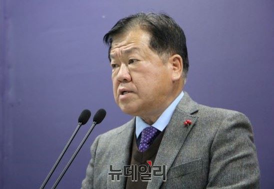 ▲ 정태봉 유진통신공업대표(60)가 7일 민선 초대 세종체육회장 출마 기자회견을 하고 있다.ⓒ김동식 기자