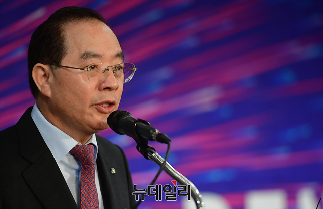 ▲ 하윤수 한국교총 회장이 8일 오전 서울 종로구 세종문화회관 세종홀에서 열린 '2020년도 교육계 신년교례회'에서 환영인사를 하고 있다. ⓒ정상윤 기자