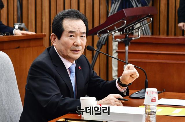 ▲ 정세균 국무총리 후보자가 8일 오전 국회에서 열린 인사청문회에 출석해 의원들의 질문에 답하고 있다.
ⓒ이종현 기자