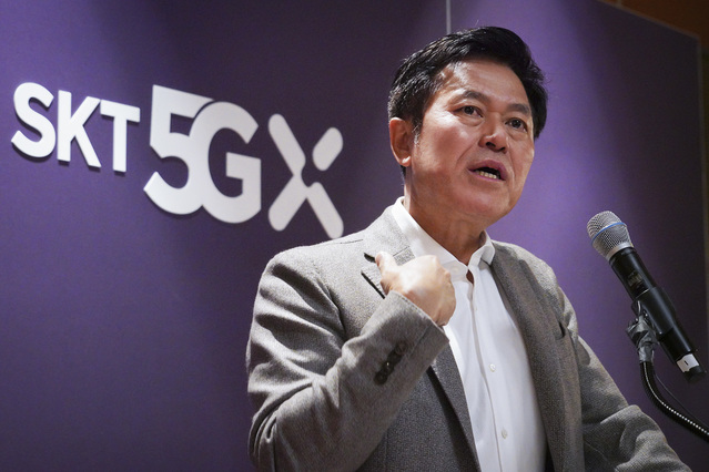▲ 박정호 SK텔레콤 사장이 8일(현지시각) 미국 라스베이거스에서 개최된 국제가전전시회 'CES 2020'에서 기자간담회를 열고, 국내 주요 기업간 AI 분야 '초(超)협력'을 전격 제안했다. ⓒSKT