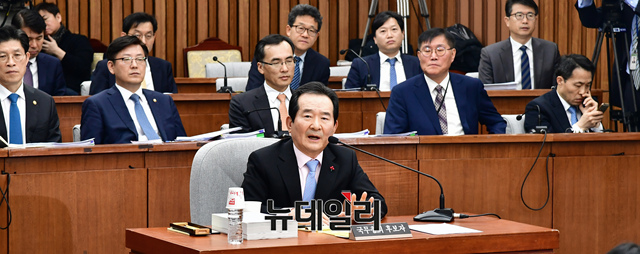 ▲ 정세균 국무총리 후보자가 8일 오전 국회에서 열린 인사청문회에 출석해 의원들의 질문에 답하고 있다.
ⓒ이종현 기자