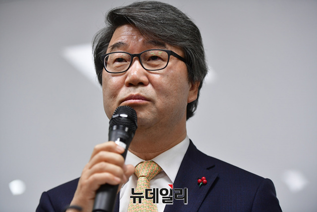 ▲ 삼성 준법감시위원회 위원장을 맡은 김지형 전 대법관