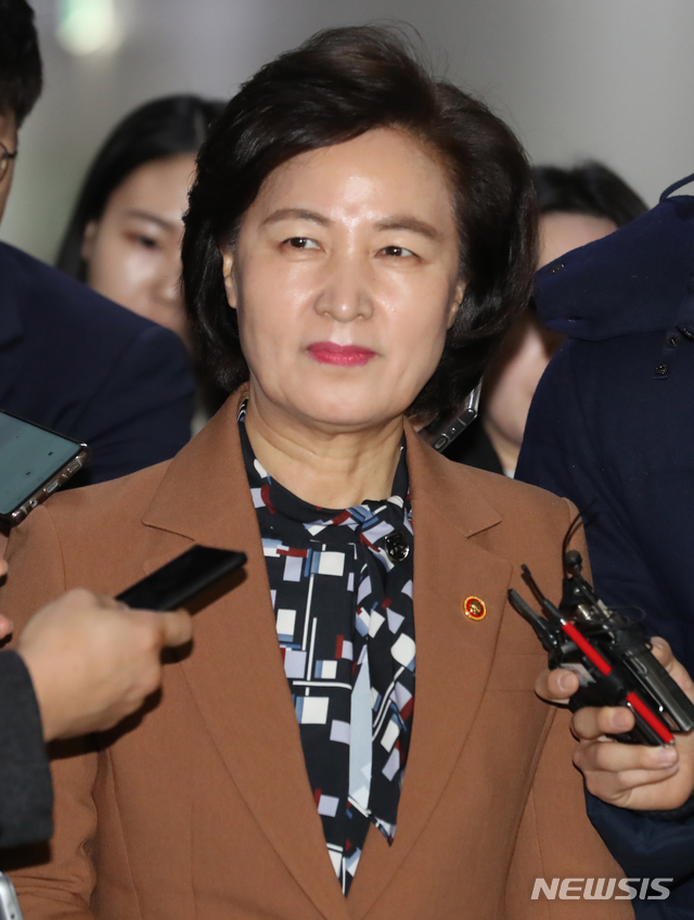 ▲ 추미애 법무부 장관은 9일 국회 법제사법위원회 전체회의에서 검찰 고위 간부 인사가 검찰의 의견 수렴 절차 없이 강행됐다는 지적에 대해 