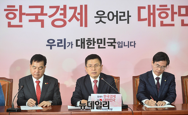 ▲ 황교안 자유한국당 대표가 6일 오전 국회에서 열린 최고위원회의에서 모두발언을 하고 있다.
ⓒ박성원 기자