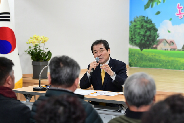 ▲ 김충섭 시장이 지난 7일 농소면과 남면을 시작으로 새해 읍면동 순방을 시작했다.ⓒ김천시