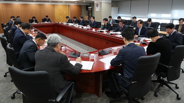 ▲ 양승조 충남도지사가 13일 실국원장회의를 주재하고 있다.ⓒ충남도