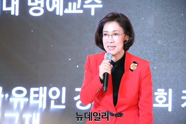 ▲ 이인선 전 대구경북경제자유구역청장이 13일 자신의 첫 출판기념회에서 인사말을 전하고 있다.ⓒ뉴데일리