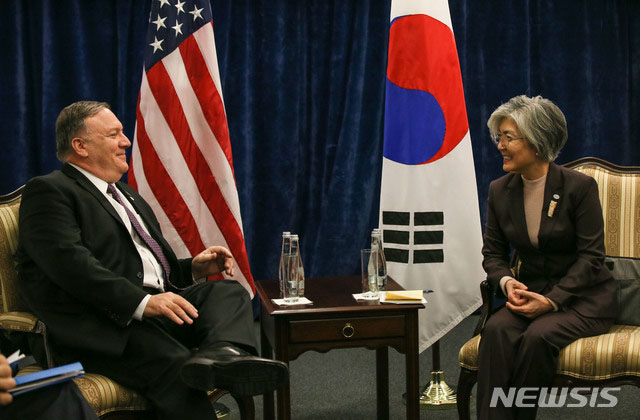 ▲ 지난해 2월 폴란드 바르샤바에서 있었던 한미 외교장관 회담. 하노이 미북정상회담 전이다. ⓒ뉴시스. 무단전재 및 재배포 금지.