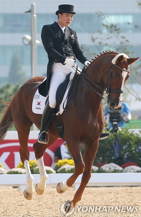 ▲ 김승연 한화그룹 회장의 3남인 김동선 전 한화건설 팀장이 지난 2014 인천아시안게임 승마 마장마술에 출전한 모습. ⓒ연합뉴스