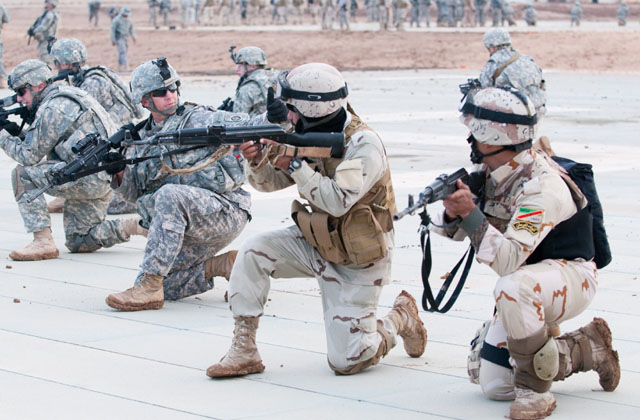 ▲ 이라크군과 함께 훈련을 하는 미육군 제82공수사단. 현재 중동에 증파되는 부대들은 과거 이라크에 주둔했던 부대들이다. ⓒ미군 영상사진 아카이브.