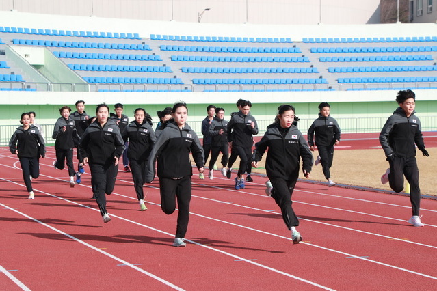 ▲ 육상 국가대표 선수단은 지난 3일부터 2월 1일까지 동계전지훈련을 위해 육상의 메카로 자리매김한 예천군을 찾았다.ⓒ예천군