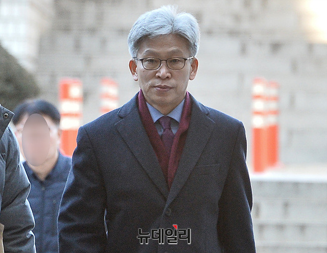 ▲ 송병기 울산시 경제부시장이 지난달 31일 서울중앙지법에서 열린 구속 전 피의자심문(영장실질심사)에 출석하고 있다. ⓒ박성원 기자