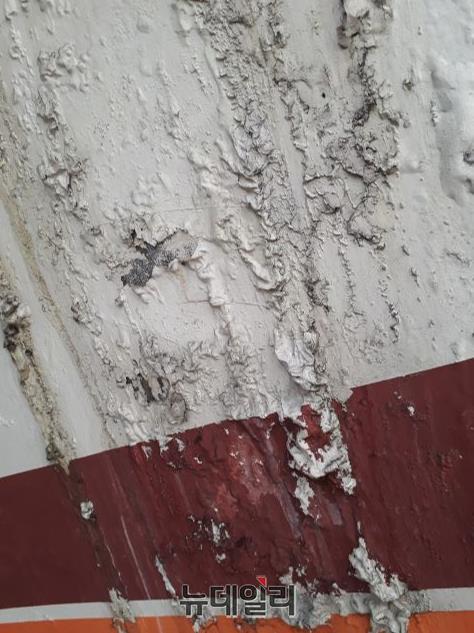 ▲ 지하주차장 외벽 모습.ⓒ김동식 기자