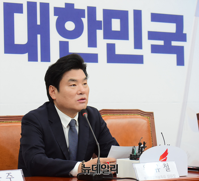 ▲ 1심에서 의원직 상실형을 선고받은 원유철 자유한국당 의원이 15일 오전 국회에서 열린 당대표 및 최고위원·중진의원 연석회의에서 