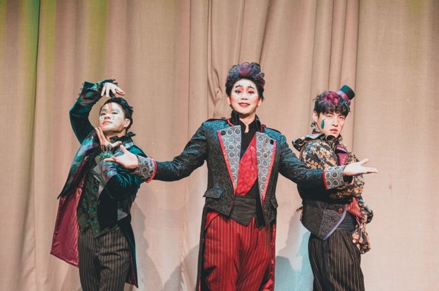 ▲ 연극 '환상동화' 공연 장면(육현욱·장지후·강하늘).ⓒ스토리피