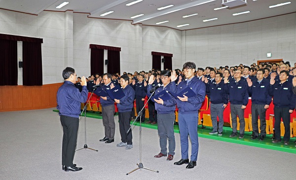 ▲ 현대로템 창원공장에서 지난 15일 열린 비상경영 선포식 모습. ⓒ현대로템