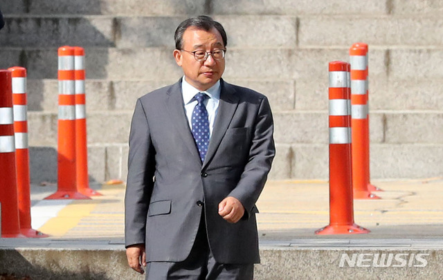 ▲ '세월호 보도 개입' 의혹으로 재판에 넘겨진 이정현(61) 무소속 의원이 16일 벌금 1000만원을 확정 선고받았다. ⓒ뉴시스