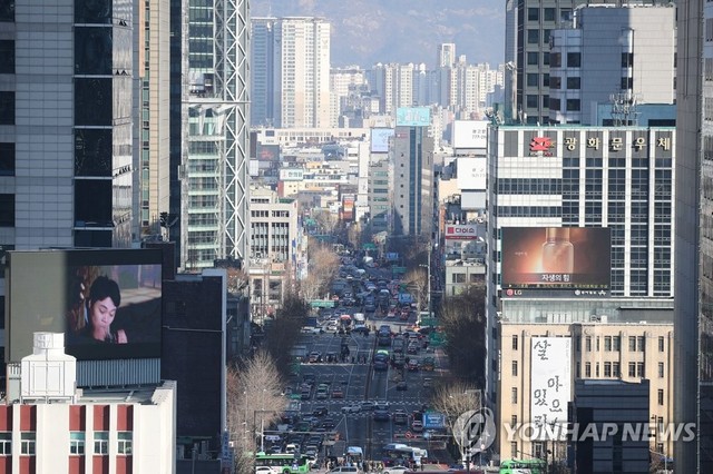 ▲ 정부가 줄줄이 경제지표가 하락하고 있음에도 전망빛 전망만 내놔 상황인식이 안이한 것 아니냐는 비판의 목소리가 나오고 있다ⓒ연합뉴스