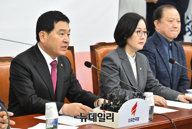 ▲ 심재철 자유한국당 원내대표가 17일 오후 국회에서 열린 국민과 함께하는 2020 희망공약 개발단 교육공약 발표식에서 모두발언을 하고 있다.
ⓒ이종현 기자