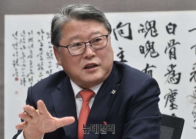 ▲ 조원진 우리공화당 공동대표가 16일 뉴데일리와의 인터뷰에서 4.15 총선 전략에 대해 설명했다. ⓒ박성원 기자