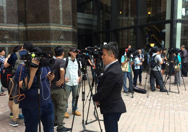 ▲ 한궈위 홍콩 방문 당시 투숙 호텔 앞에 대기중인 대만 기자들. 당시 그의 일거수 일투족은 대만 언론의 관심대상이었다.ⓒ허동혁