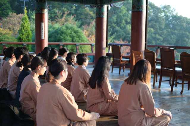 ▲ 김천시(시장 김충섭)가 ‘2020대구·경북 관광의해’를 맞아 대구·경북 대표 관광도시로 도약하기 위한 사업을 추진한다. 사진은 직지사 템플스테이.ⓒ김천시