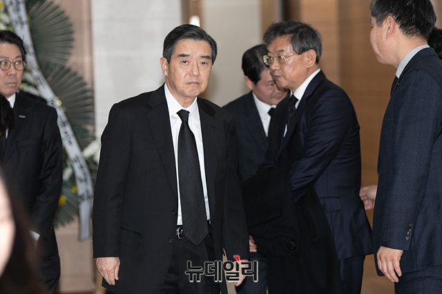 ▲ 김윤 삼양그룹 회장이 20일 오전 서울 아산병원 신격호 롯데그룹 명예회장 빈소로 들어서고 있다. ⓒ박성원 뉴데일리 기자