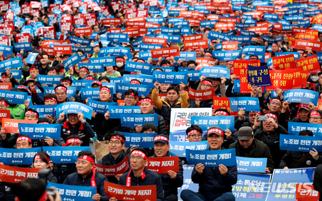▲ 한국노총 조합원들이 노동개악에 반대하며 시위 중인 모습. ⓒ뉴시스