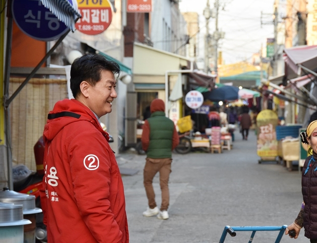 ▲ 장원용 예비후보가 전통시장별 맞춤형 활성화 대책 마련을 제시했다.ⓒ장 예비후보 측