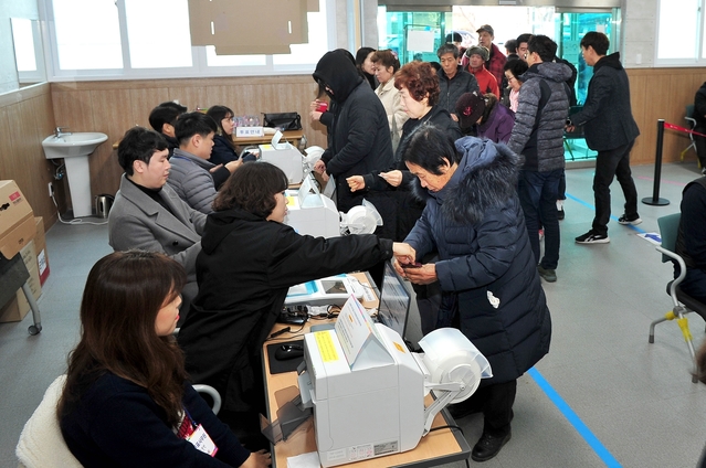 ▲ 지난 16일 군위군에서 열린 사전투표 장면.ⓒ군위군