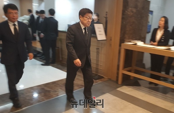 ▲ 김영주 무역협회 회장이 21일 서울아산병원에 마련된 신격호 롯데 명예회장의 빈소에서 조문 후 나오고 있다. ⓒ유호승 기자