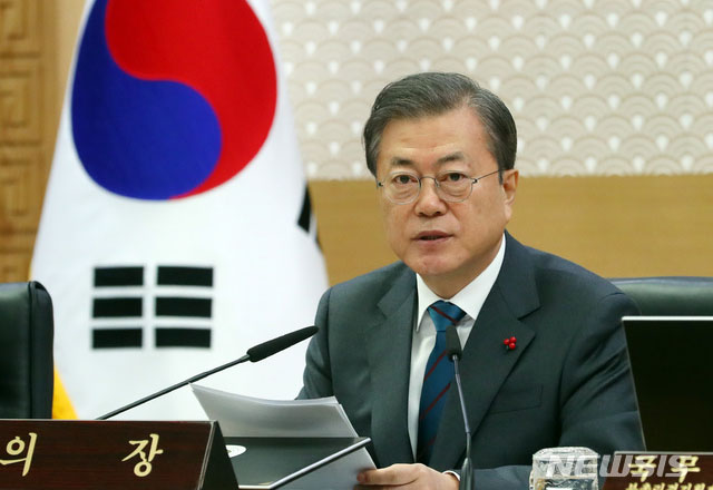 ▲ 문재인 대통령은 21일 정부세종청사에서 국무회의를 주재하고, 2032년 남북 올림픽 공동개최를 추진하는 방안을 의결했다. ⓒ뉴시스. 무단전재 및 재배포 금지.