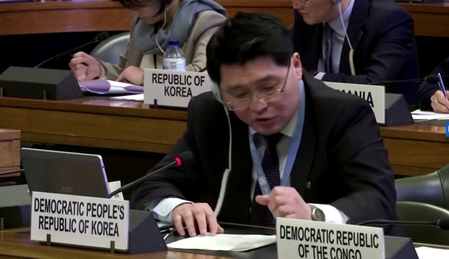 ▲ 지난 21일(현지시간) 스위스 제네바 유엔본부에서 열린 핵군축 회의에서 주용철 북한대표부 참사관이 준비해 온 원고를 읽고 있다. ⓒ영국 로이터 통신 영상 캡쳐.