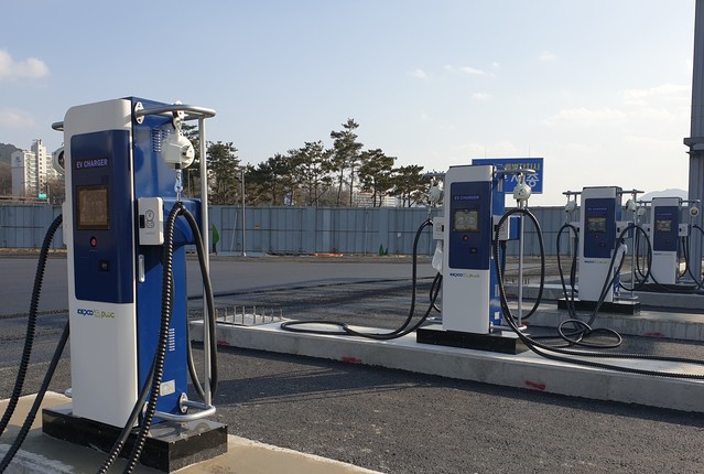 ▲ 세종시 대평동에 설치된 200kW급 전기버스 전용 충전 시설 ⓒ한전 제공