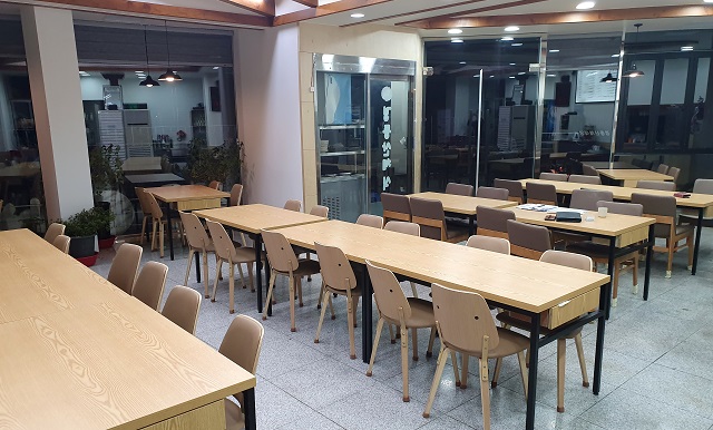 ▲ 입식 식탁으로 환경 개선이 완료된 경북의 맛집.ⓒ경북문화관광공사