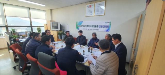 ▲ 군위군은 벼 보급종의 안정적 확보를 위해 지난 20일 ‘2021년산 공공비축미곡 매입 품종 선정심의회’를 열고 2021년 공공비축매입 벼 품종으로 일품과 해담을 선정했다.ⓒ군위군