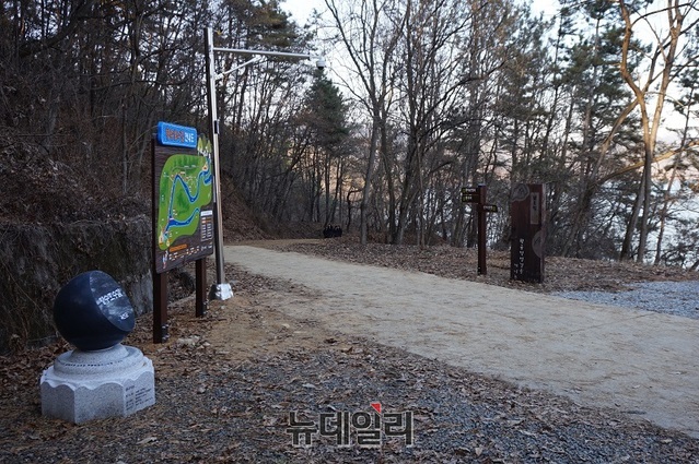 ▲ 옥천 향수호수길 초입. 완주는 이곳에서부터 3시간 30분이 걸린다.ⓒ김정원 기자