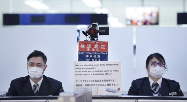 ▲ 일본 나리타 공항의 입국검역요원들 모습. ⓒ연합뉴스. 무단전재 및 재배포 금지.