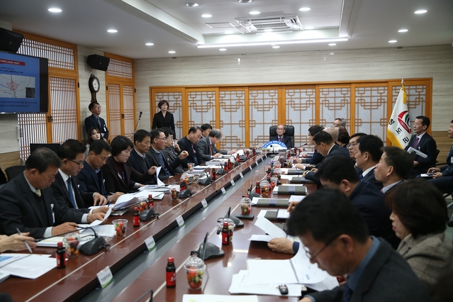 ▲ 청도군(군수 이승율)은 28일 군청 제1회의실에서 청도수제맥주교육센터건립사업을 위한 중간보고회를 개최했다.ⓒ청도군