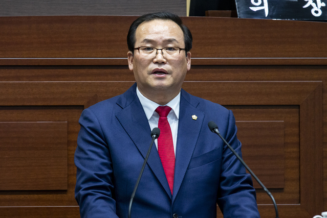 ▲ 이종열 경북도의회 의원(영양, 자유한국당)은 29일 제313회 임시회 제1차 본회의 5분 자유발언에서 남북6축 고속도로 건설의 조기 추진을 위해 광역협의체 구성을 촉구했다.ⓒ경북도의회