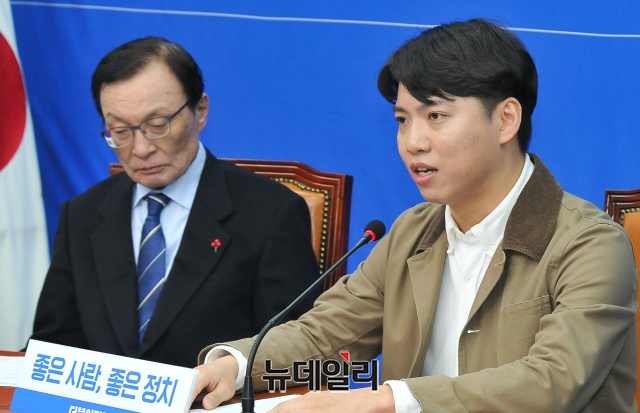 ▲ 더불어민주당 14호 영입인재로 임명된 청년창업가 조동인 씨가 28일 오전 국회에서 열린 민주당 영입인재 발표 행사에서 발언을 하고 있다.
ⓒ권창회 기자