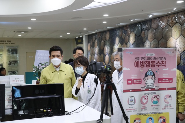 ▲ 이강덕 포항시장은 30일 중국 발 '신종 코로나바이러스 감염증' 관련 감염병을 예방·차단하기 위한 선제적인 대응을 위해 지역의 의료시설을 찾아 현장대응체계를 점검했다.ⓒ포항시