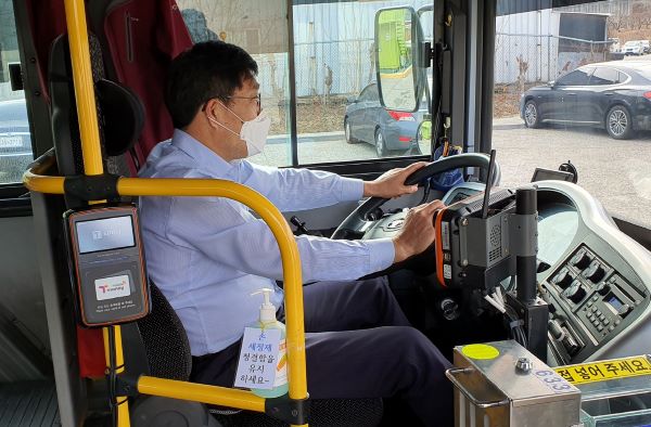 ▲ 세종시보건소가 버스 내 손소독제를 비치했다.ⓒ세종시